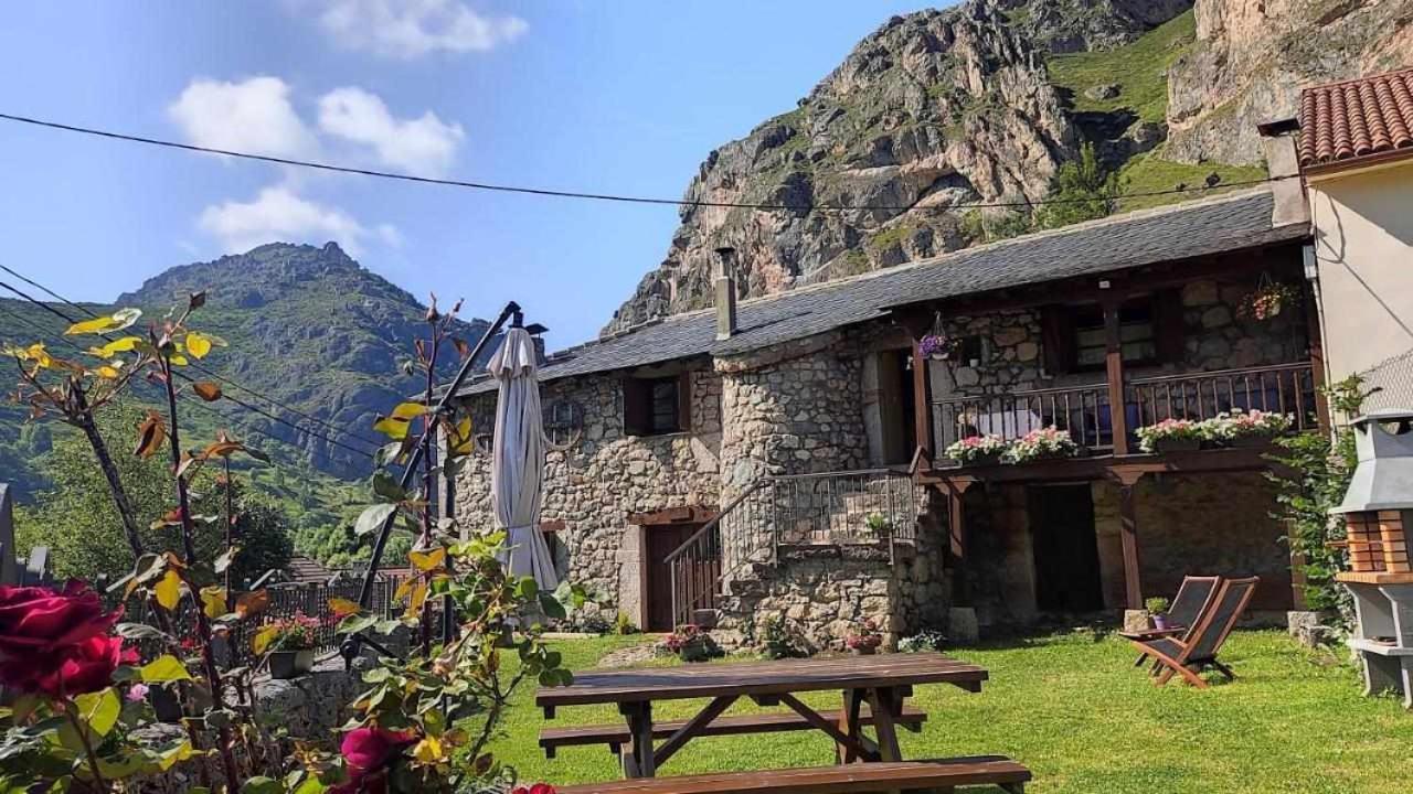Apartamentos Rurales La Laguna Somiedo Valle de Lago Esterno foto