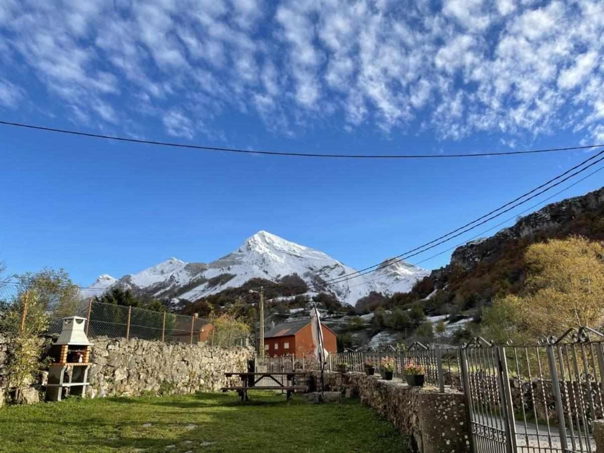 Apartamentos Rurales La Laguna Somiedo Valle de Lago Esterno foto