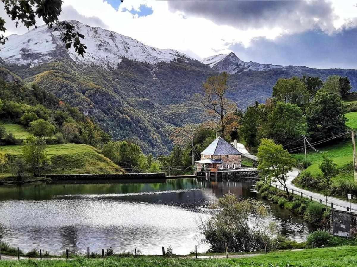 Apartamentos Rurales La Laguna Somiedo Valle de Lago Esterno foto